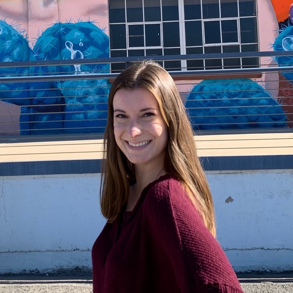 Meet your Posher, Laura - Picture 1 of 1